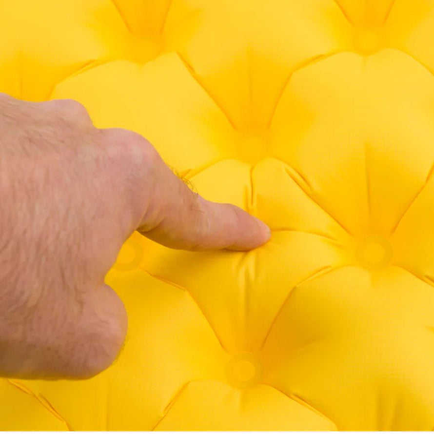 detail matelas sea to summit technologie air sprung cells confort pression doigt