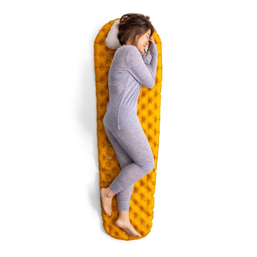 Matelas gonflable Sea to Summit Ultra Light XR Pro jaune, confort et isolation thermique pour camping et randonnée