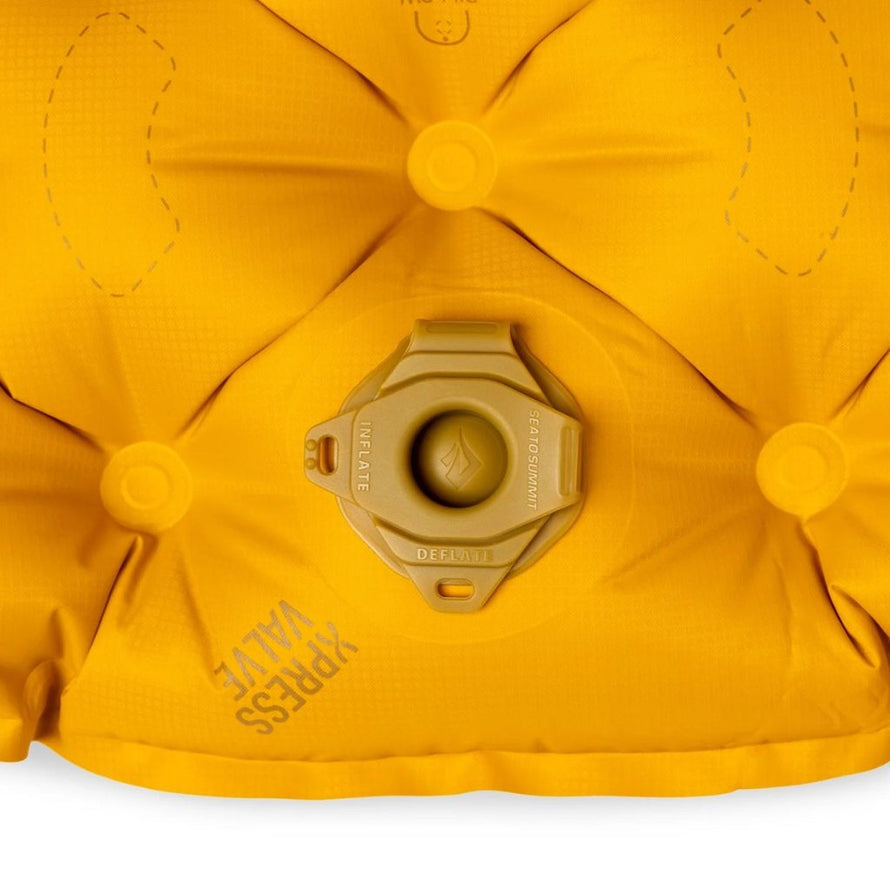 Valve du matelas ultra light XR Pro Sea to Summit jaune pour camping et randonnée confortable