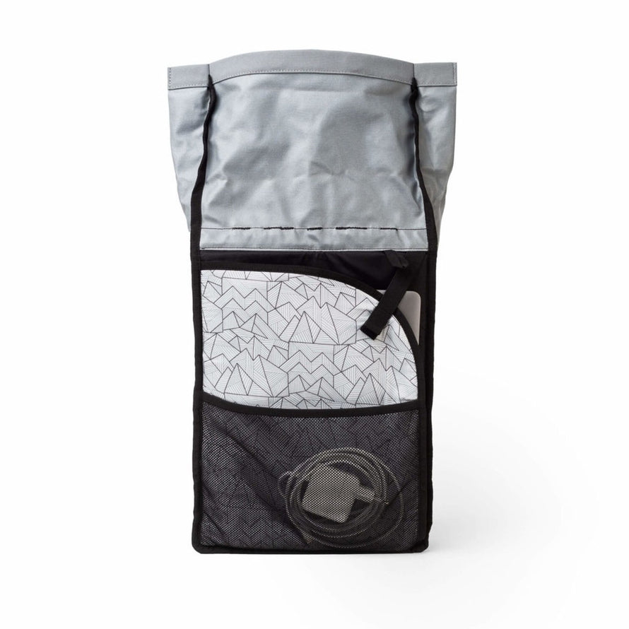 Sac a dos imperméable roll-top MeroMero Wanaka bleu et noir, parfait pour les trajets urbains à vélo