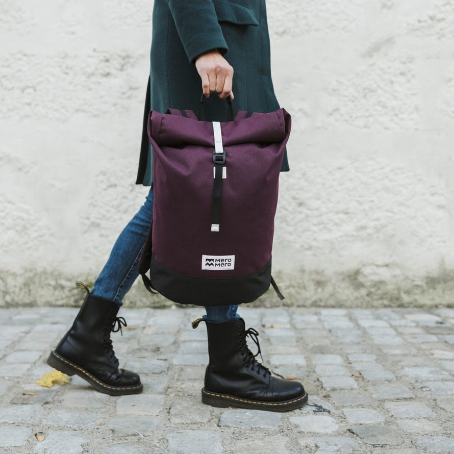 Sac a dos imperméable roll-top MeroMero Wanaka violet et noir, pratique pour les trajets urbains à vélo