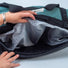Interieur motif geometrique du sac de voyage Duflebag SMÖGEN 80L Meromero, ideal pour organiser vos affaires