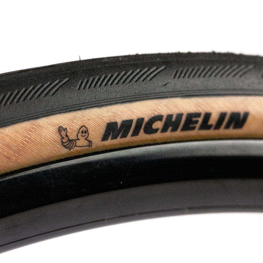 Pneu Michelin Lithion 4 700x30c pour vélo de route, alliant légèreté et adhérence optimale sur asphalte
