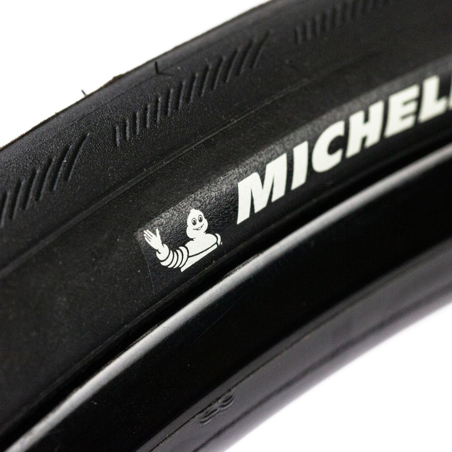 Pneu Michelin Lithion 4 700x30 pour vélo route, conçu pour une excellente adhérence et légèreté sur route asphaltée