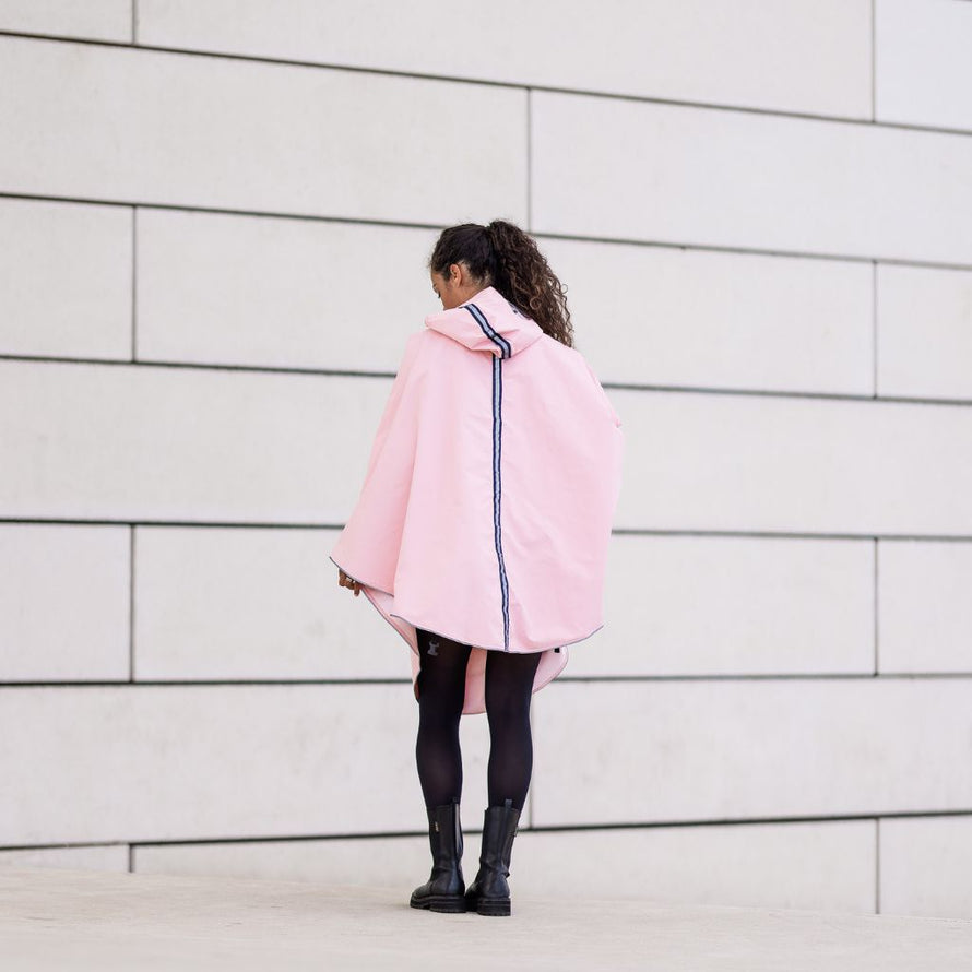 Cape de pluie vélo recyclée imperméable urbaine unisexe pour les trajets quotidiens.