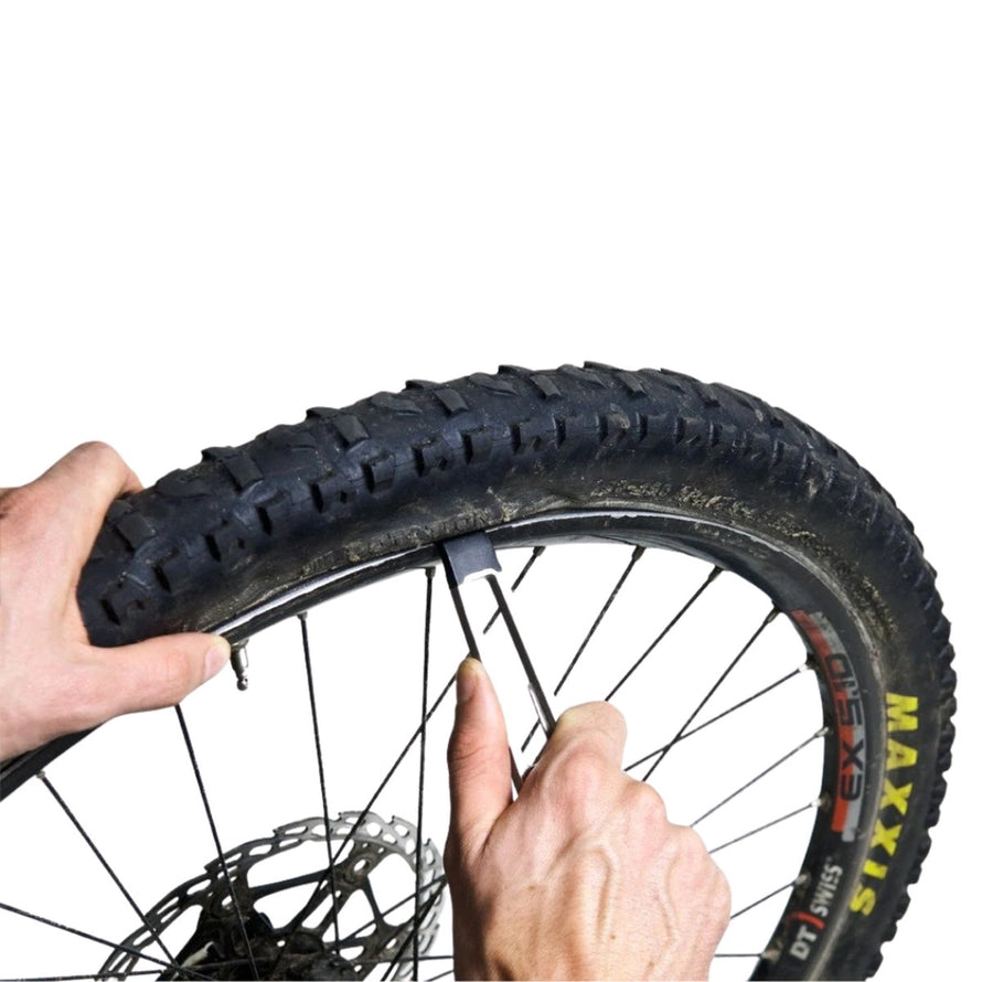 Multi-outils The Nutter cuir marron Full Windsor, outil multifonction compact pour réparation vélo