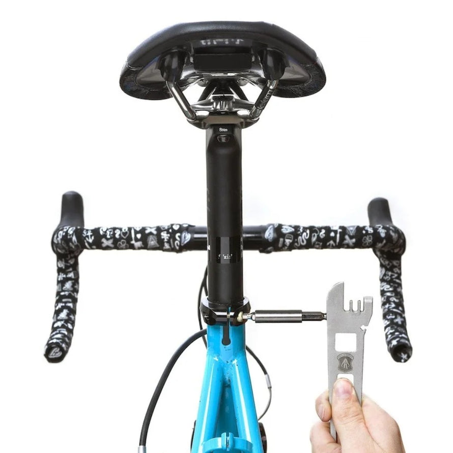 Multi-outils The Nutter cuir marron Full Windsor, outil multifonction pour réparation vélo pratique et élégant