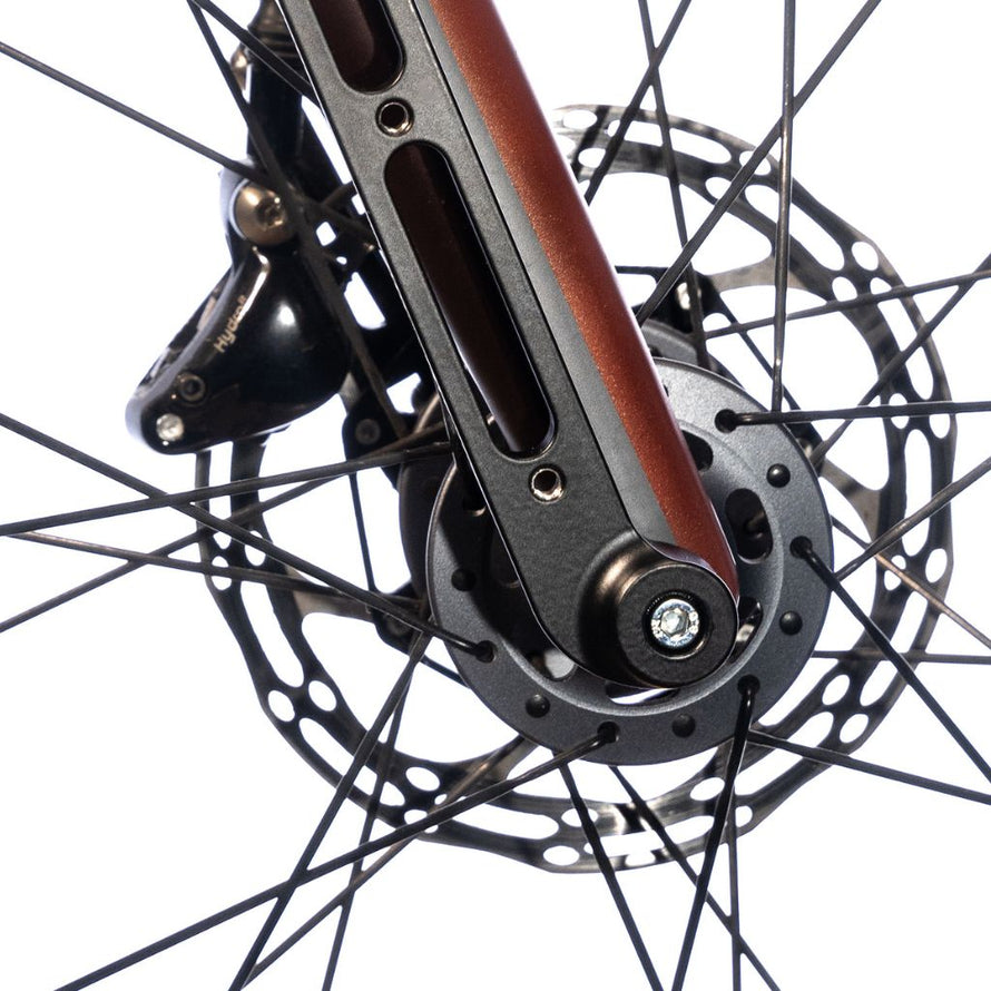 Fixez facilement sacs et équipements sur votre vélo avec l’Axle Pack Old Man Mountain, sans œillets