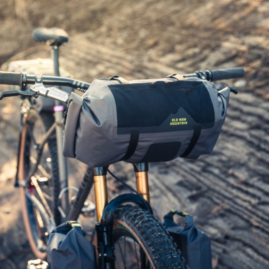 Old Man Mountain Manzanita Cradle – Sacoche guidon bikepacking avec support