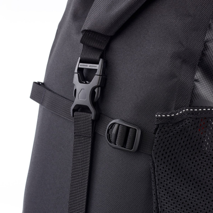 Détail sacoches arrière Ortlieb Back Roller Pro Classic 2 x 35L noir robuste et imperméable pour vélo