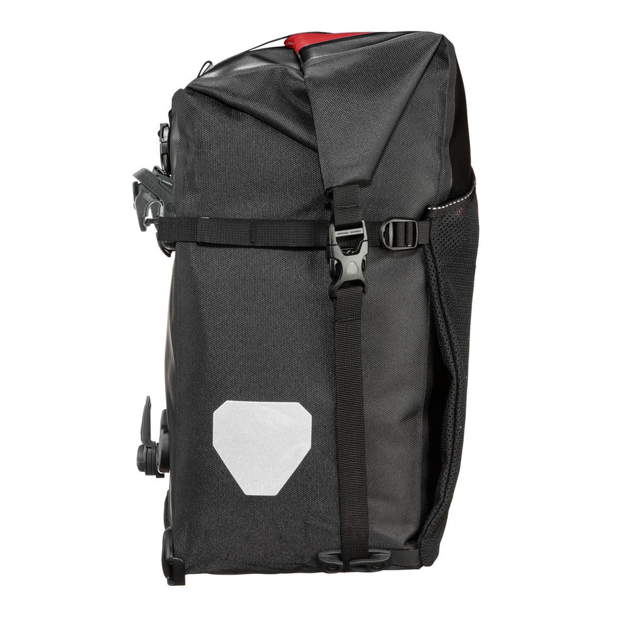 Profil sacoches arriere Ortlieb Back Roller Pro Classic 2 x 35L noires et imperméables pour velo