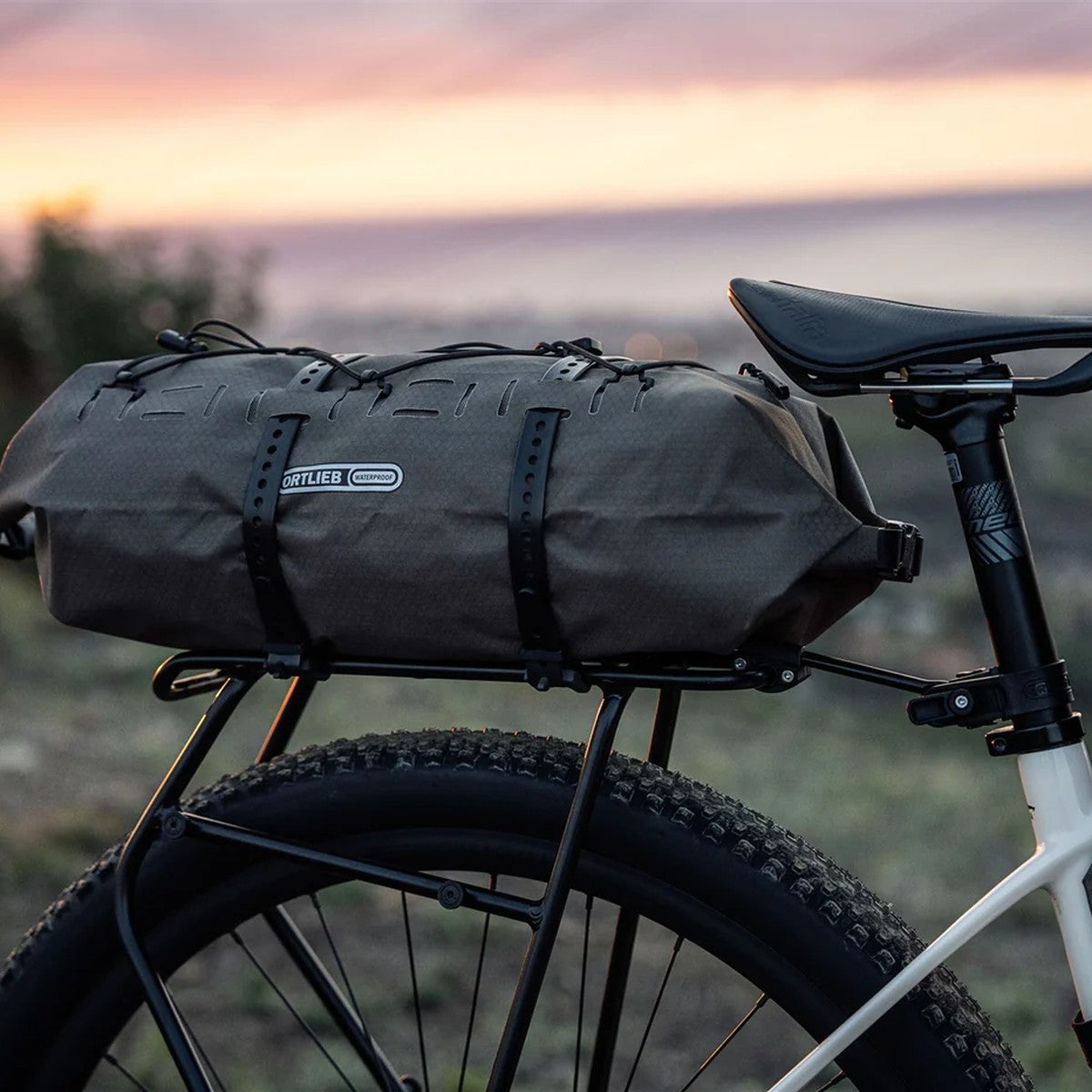 Sacoche Vélo 65L Wildken – 3-en-1, Sac De Selle + Porte-Bagages + Sac à Dos, Imperméable, Housse Pluie Incluse, Idéal Voyage & VTT