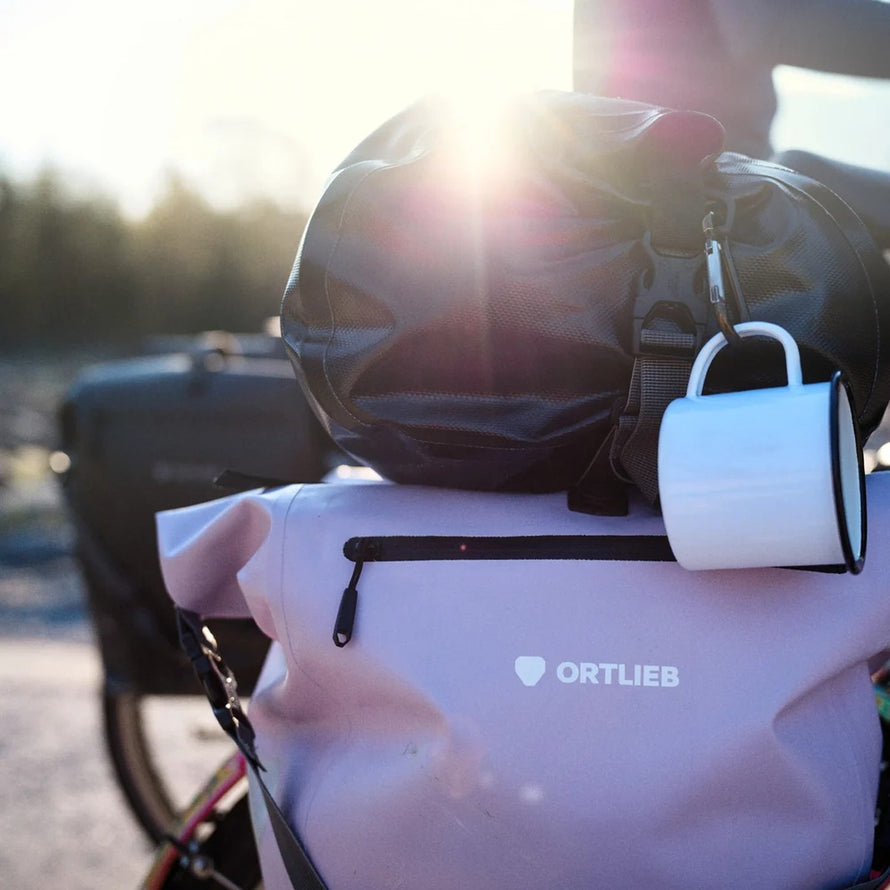 Sacoche arriere Ortlieb Back-Roller Zip-Pocket 20L compacte et impermeable pour randonnées a velo