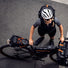 Cycliste avec sacoche de selle etanche Ortlieb Seat-Pack 11-16,5L pour bikepacking et aventures sur velo