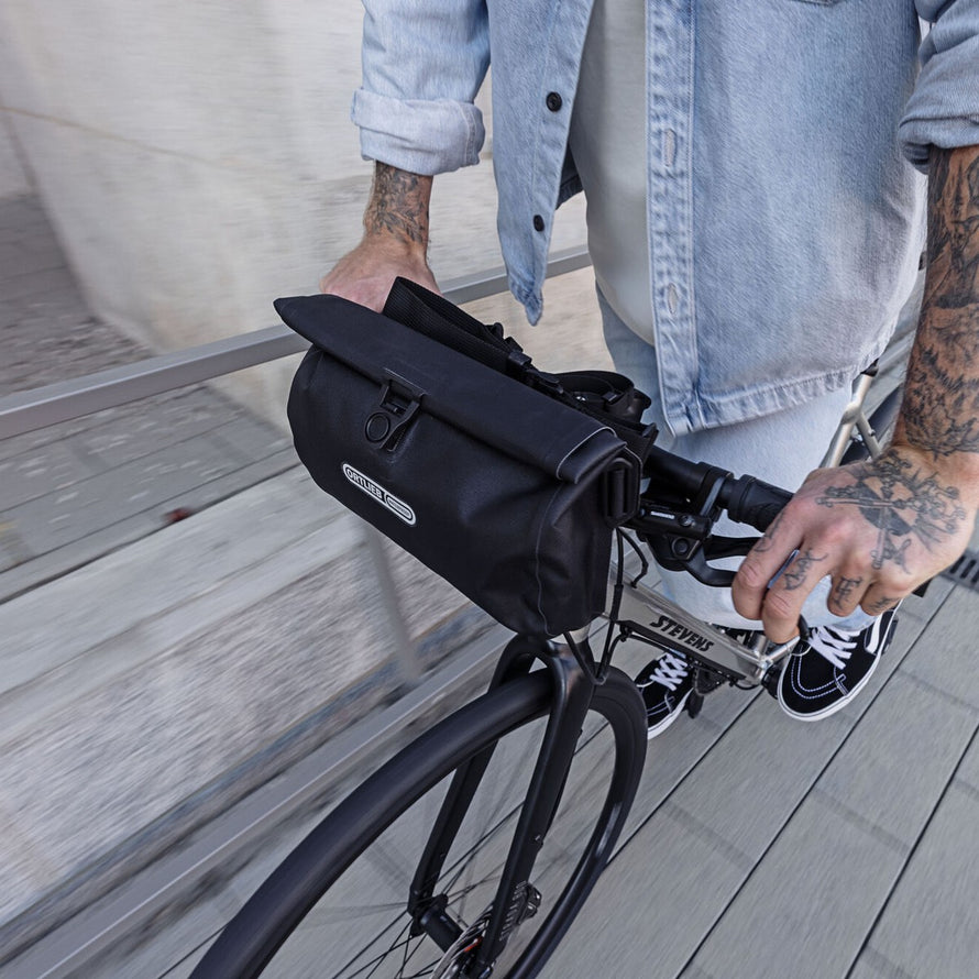 Sacoche banane noire Ortlieb Velo-Sling Flex Bar-Lock étanche et pratique pour vélo urbain