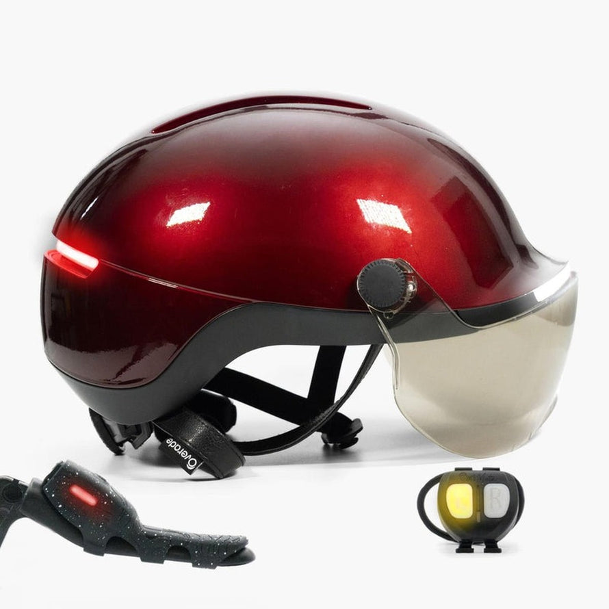 Casque Overade Life rouge avec visiere, clignotants LED et frein stop pour securite active du cycliste