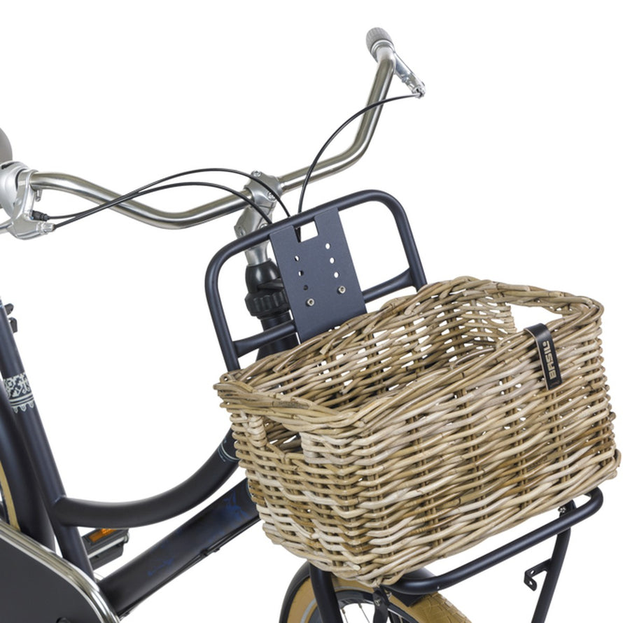 Panier avant en rotin tressé artisanal Basil Dax, idéal pour vélo urbain et balades en ville