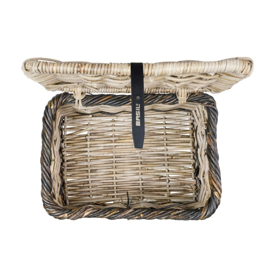 Panier avant en rotin Basil Dijon avec couvercle et fermeture cuir noir pour vélo urbain élégant et pratique