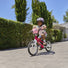 Panier velo enfant Woom POP rose vif avec fixation securisee, parfait pour transporter jouets et accessoires a velo