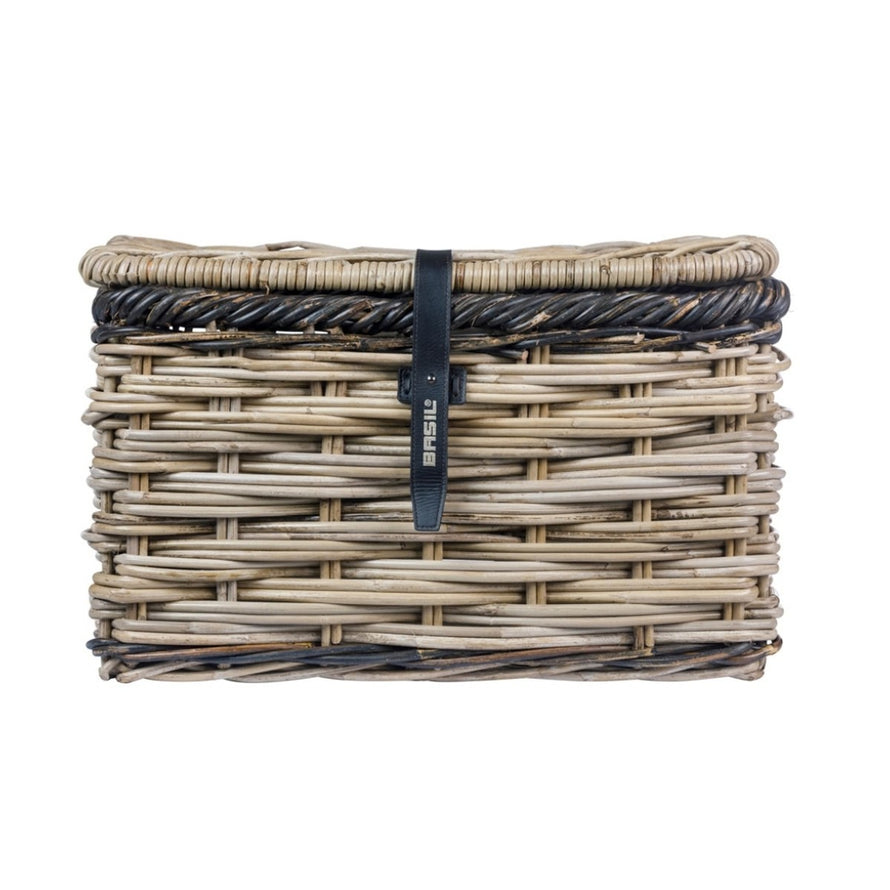 Panier avant en rotin Basil Dijon avec couvercle et fermeture cuir noire, élégant et pratique pour vélo urbain
