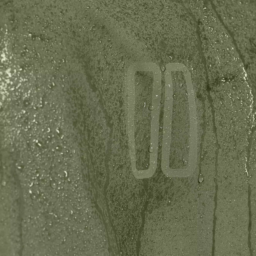 Détail imperméable de la parka de pluie vélo vert olive Mosse Basil pour hommes