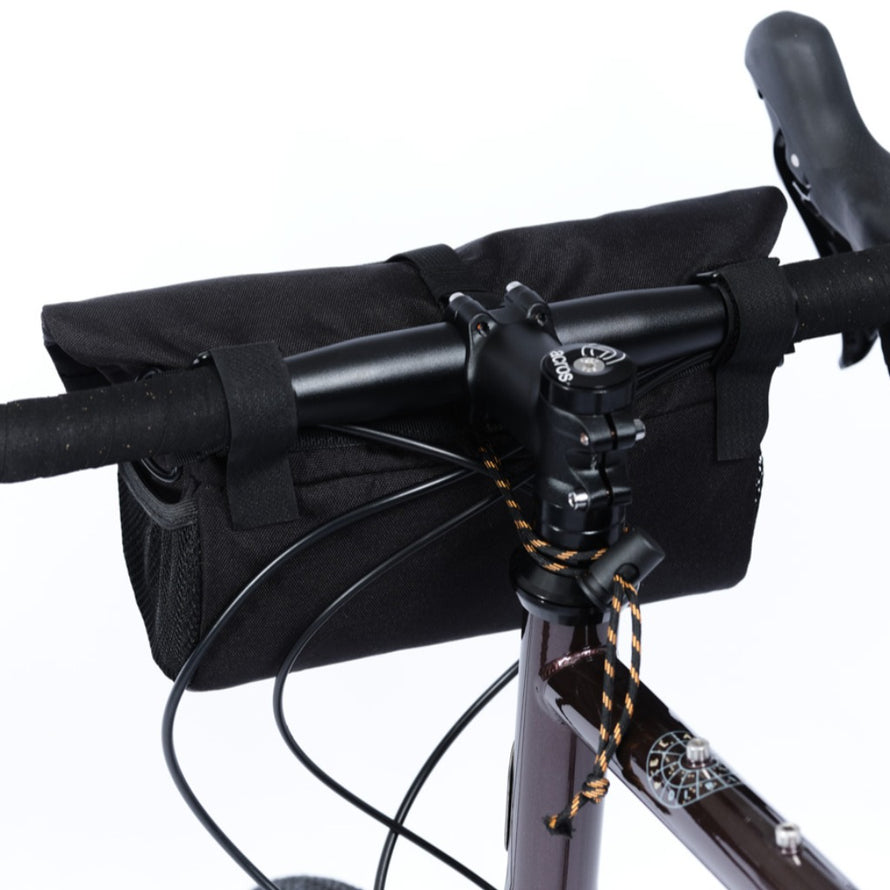 sacoche pelago barbag eco noire vue attaches sur vélo