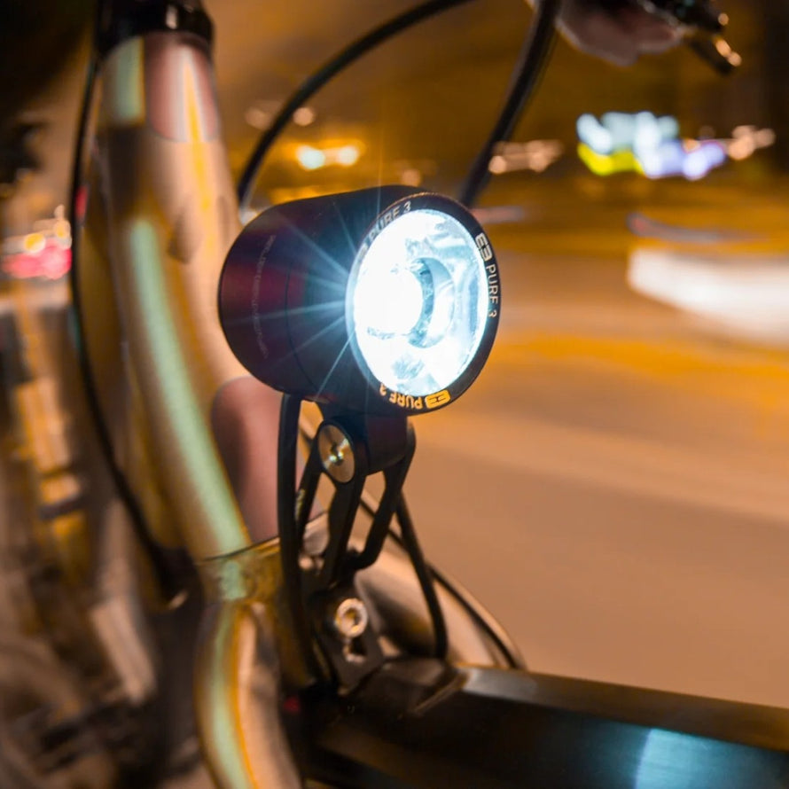 Phare dynamo Supernova E3 Pure 3 pour fourche vélo, éclairage puissant 205 lumens pour sécurité nocturne
