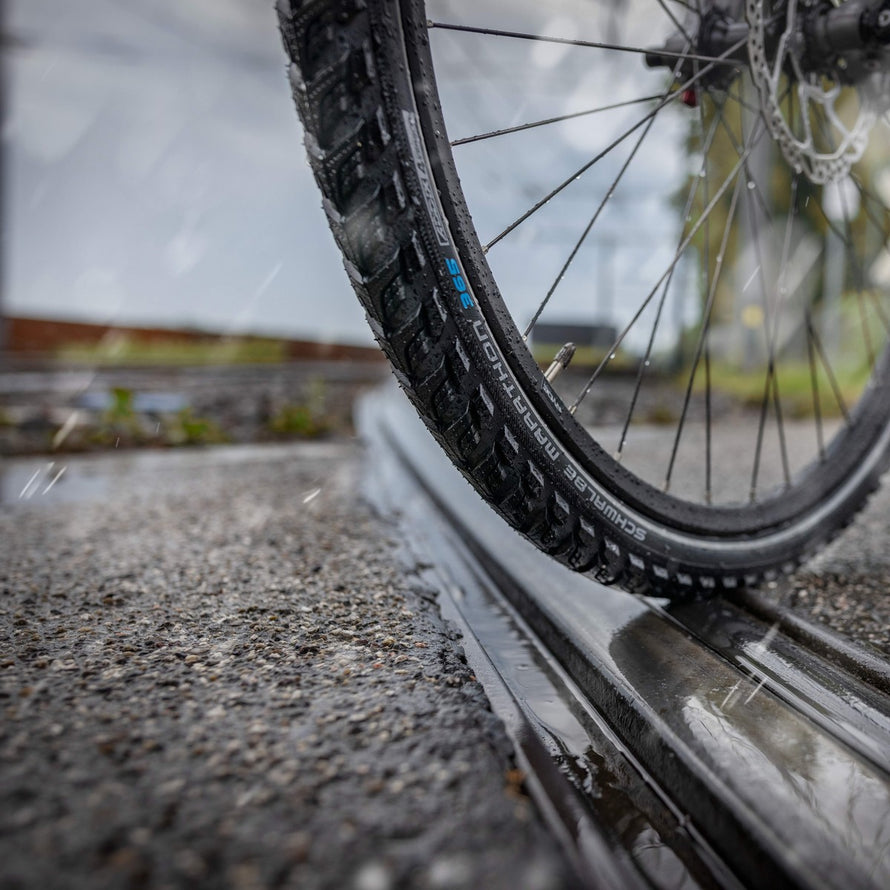Pneu Schwalbe Marathon 365 700 GreenGuard pour vélo urbain, conçu pour une protection optimale contre les crevaisons