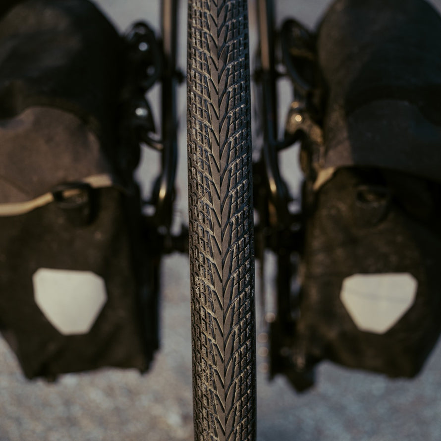 Pneu Schwalbe Marathon Almotion PRO V-Guard 700x28 tubeless ready, haute performance et durabilité pour vélo