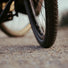 Pneu Schwalbe Marathon Almotion PRO V-Guard 700x28 tubeless ready, alliant robustesse et confort pour cyclistes exigeants