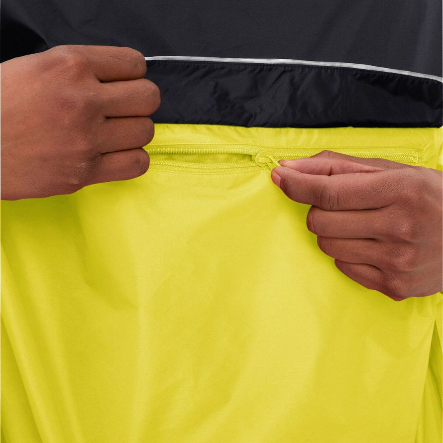 covero-ii-jaune
Détail de la fermeture zippée de la poche avant du poncho vélo Vaude Covero II jaune