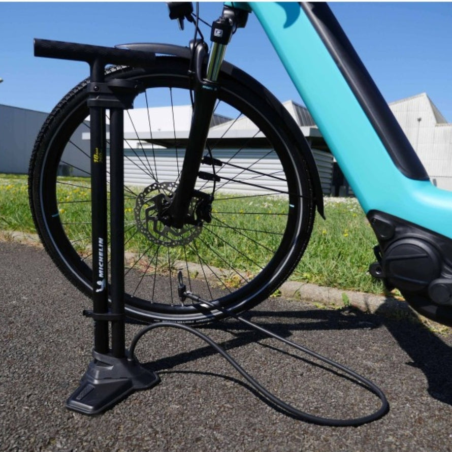 Pompe a pied Michelin Air Tank Tubeless avec compresseur pour un gonflage velo rapide et fiable