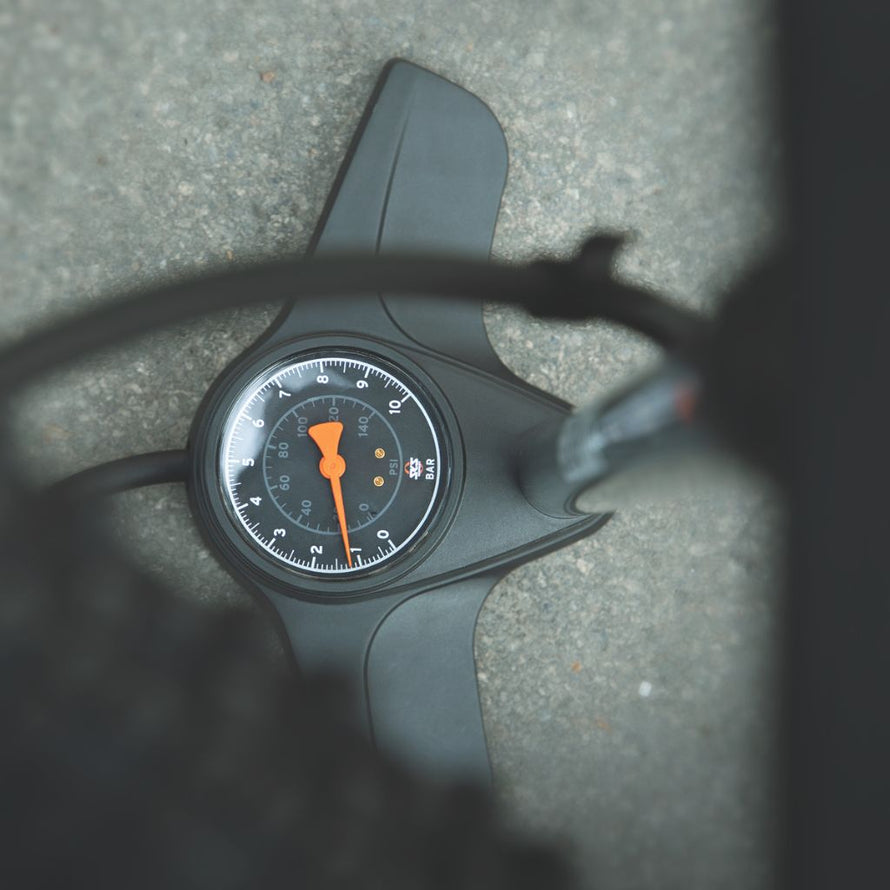 Pompe à pied pour pneus de vélo Airlite de SKS avec manomètre