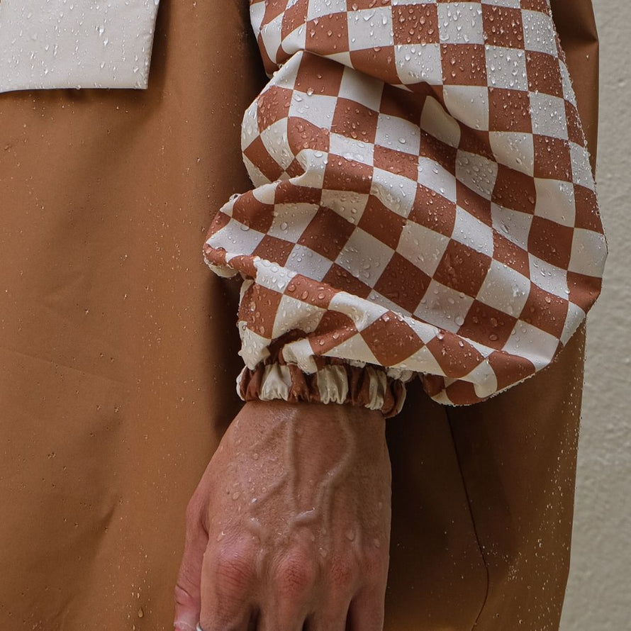 Poncho de pluie court Poule Party Damier Marron vélo recyclé urbain pratique unisexe coordonné élégant