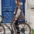 Poncho de pluie court Poule Party adulte  Damier Kaki vélo deperlant recyclé urbain  pratique capuche style original écoresponsable