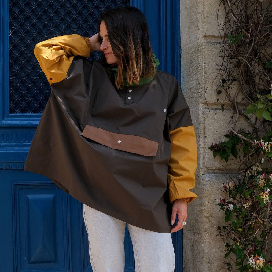 Poncho de pluie court Poule Party adulte Kaki vélo deperlant recyclé urbain ville pratique capuche style original écoresponsable