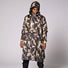 Poncho de pluie Rainkiss à imprimé camouflage, design mixte et urbain, idéal pour pédaler ou marcher sous les intempéries.