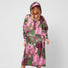 Poncho de pluie Rainkiss Digi Spring Camo, imprimé camouflage printanier rose et vert, alliant protection imperméable et style audacieux pour le vélotaf.