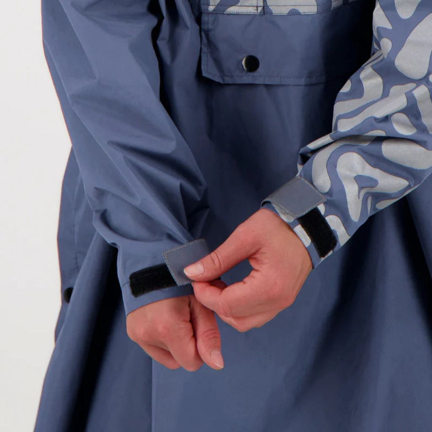 Manches réglables du poncho de pluie réfléchissant avec capuche pour vélo Romea Urban Circus 