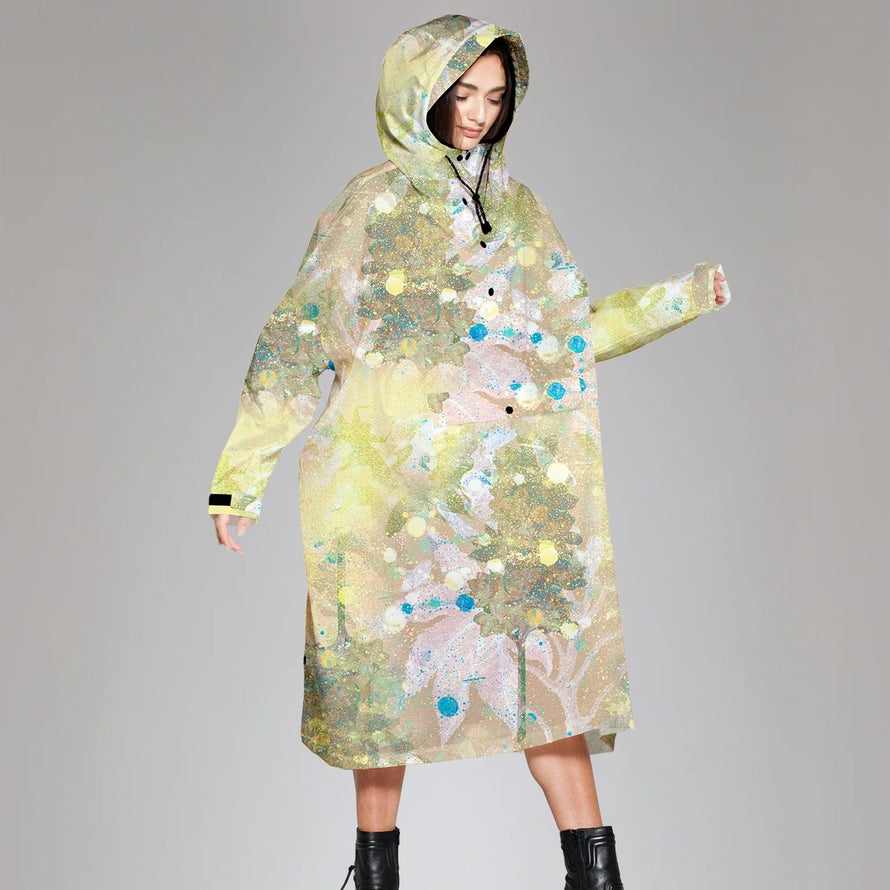 Poncho de pluie vélo recyclé Rainkiss modèle pastel floral, protection imperméable et design original pour cyclistes urbains