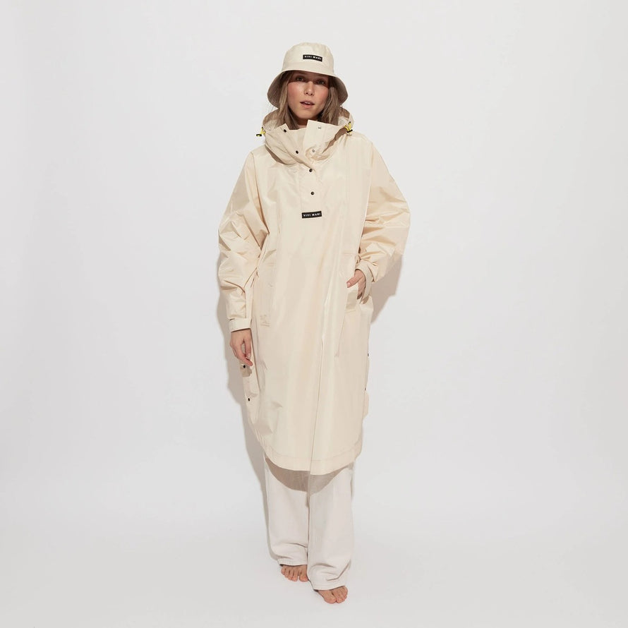 Poncho de pluie vélo Vivi Mari imperméable couleur écru pour femme, protection élégante et confortable en ville