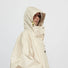 Poncho de pluie vélo Vivi Mari imperméable couleur écru avec capuche, protection optimale pour cyclistes urbains
