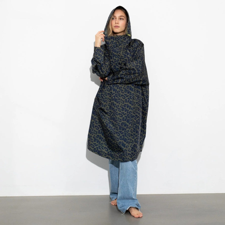 Poncho de pluie vélo Vivi Mari imperméable motif léopard bleu avec capuche pour femme cycliste urbaine élégante - vue 2