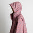 Poncho de pluie vélo Vivi Mari imperméable motif léopard rose avec capuche, protection élégante pour cyclistes urbains