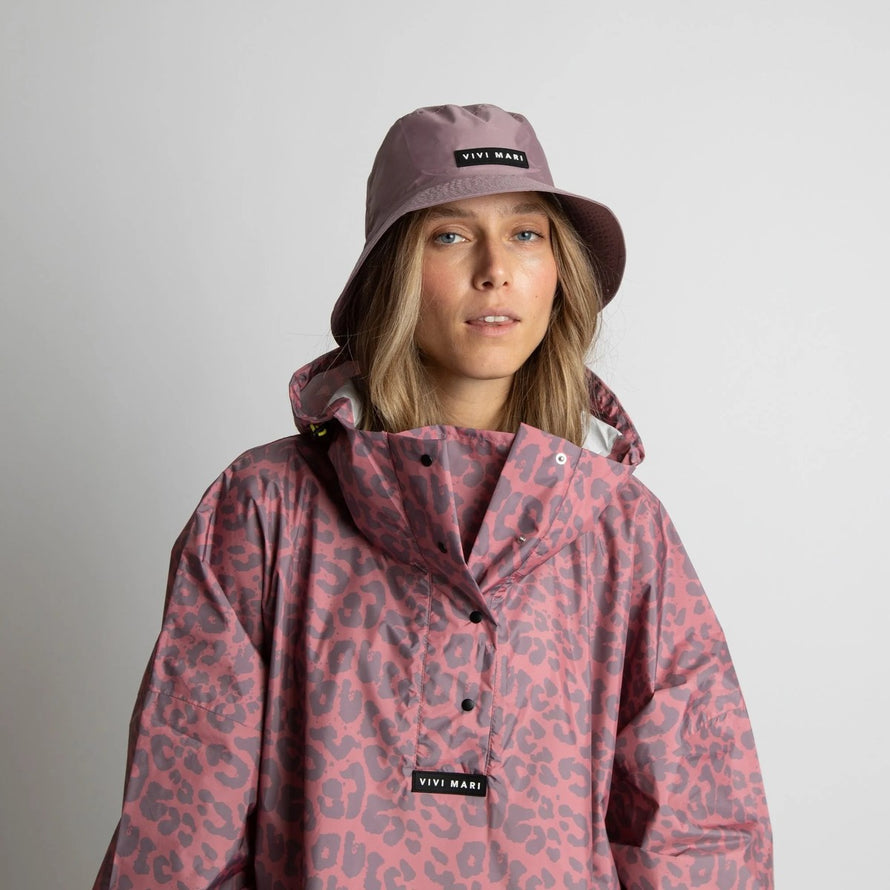 Poncho de pluie vélo Vivi Mari imperméable motif léopard rose avec capuche pour femme cycliste urbaine tendance