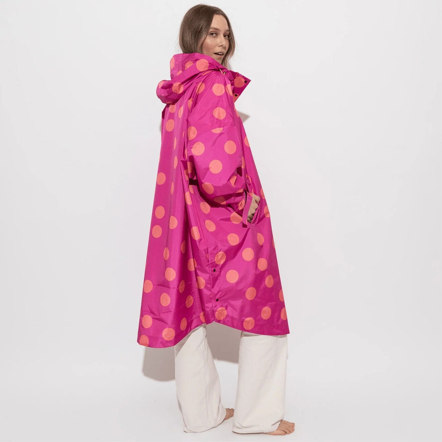 Poncho de pluie vélo Vivi Mari imperméable à pois rose et orange avec capuche, protection stylée pour cyclistes urbains