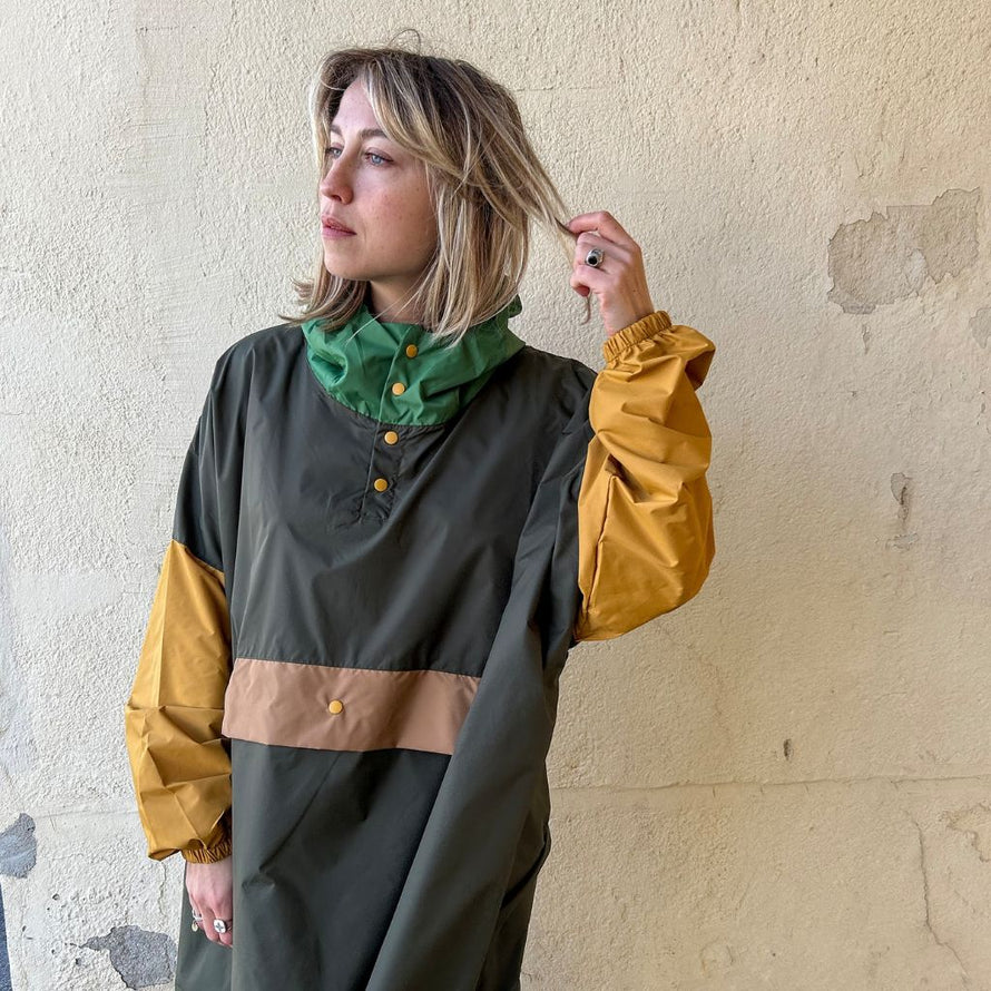 Poncho vélo femme mode Poule Party kaki