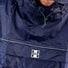 Détail du logo Hock sur poncho vélo imperméable adulte modèle Rain Stop bleu
