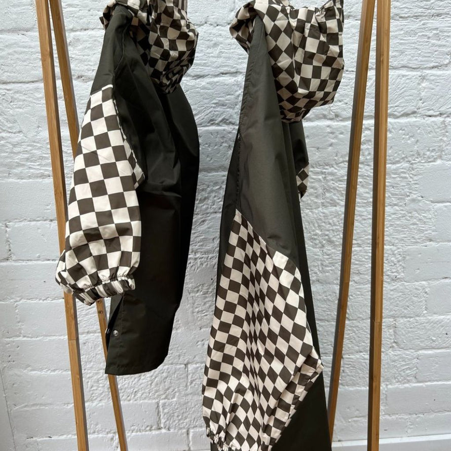 Poncho pluie pour parent et enfant design Poule Party idéal pour vélo cargo