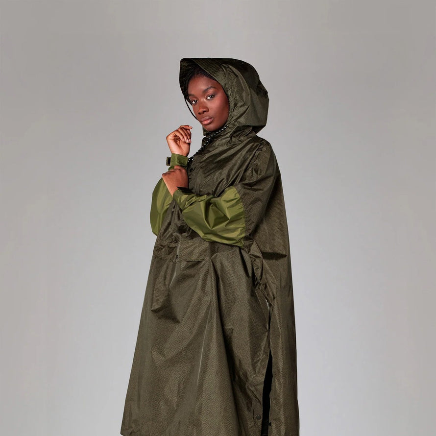Poncho de pluie vélo recyclé Rainkiss kaki, imperméable et écologique pour un confort optimal sous la pluie